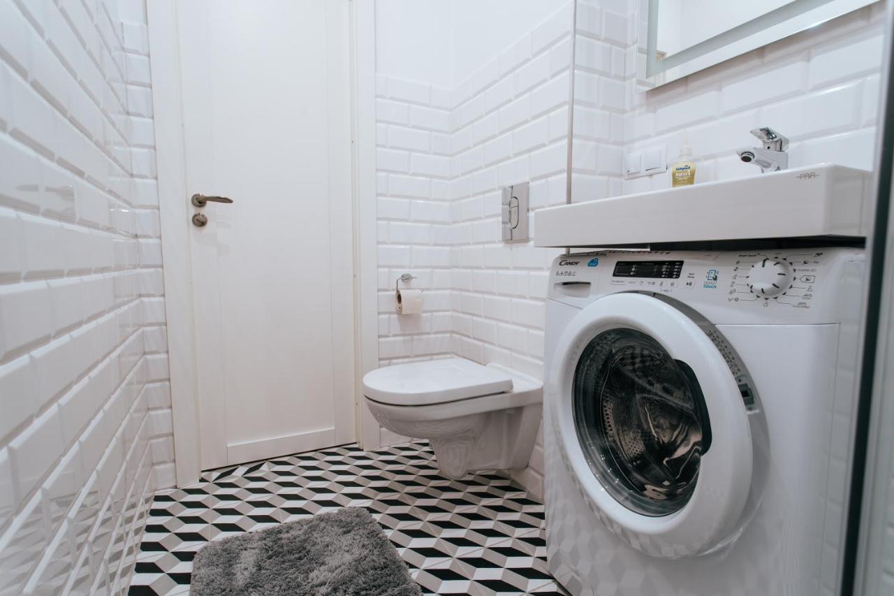 Stylish Latvian-Style Studio Apartment Near City Center, Parks, Cafes & Public Transit Riga Exterior foto